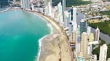 La “Dubai de Sudamérica”: dónde queda la playa que sorprende con sus rascacielos y construcciones imponentes