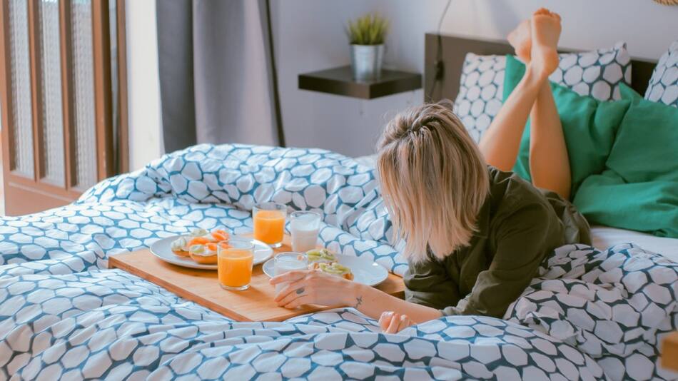 Preparar comidas con anticipación, congelarlas y tener porciones listas, puede ser una buena opción para mejorar la alimentación. Foto: Unsplash.