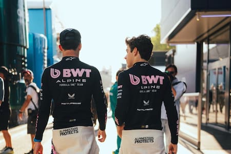 Pierre Gasly y Franco Colapinto, pilotos de la escudería francesa Alpine. Foto: X / @AlpineF1Team.