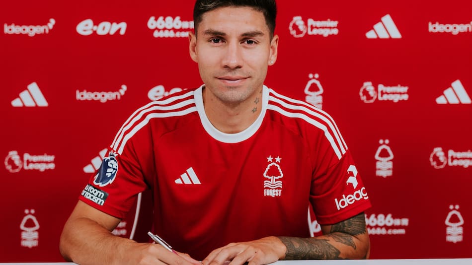 Gonzalo Montiel, futbolista. Foto: Twitter @NFFC