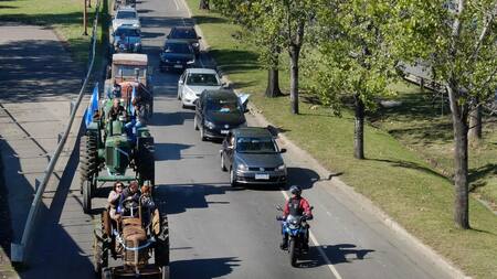 Paro del campo, tractores, reclamo en la ruta, NA
