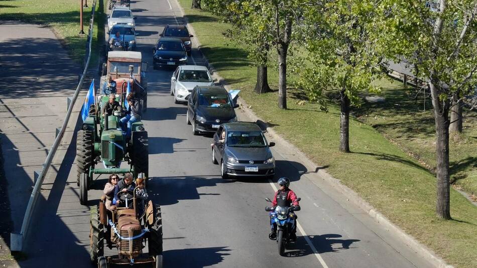 Paro del campo, tractores, reclamo en la ruta, NA