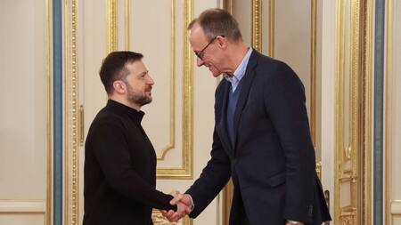 Volodímir Zelenski y el primer ministro estonio, Kristen Michal. Foto: Reuters.