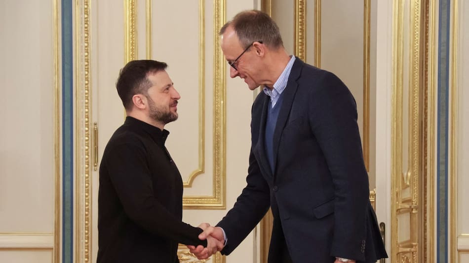 Volodímir Zelenski y el primer ministro estonio, Kristen Michal. Foto: Reuters.
