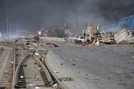 Así quedó el puerto de Irán donde este sábado 26 de abril explotaron varios contenedores. Foto: Reuters.