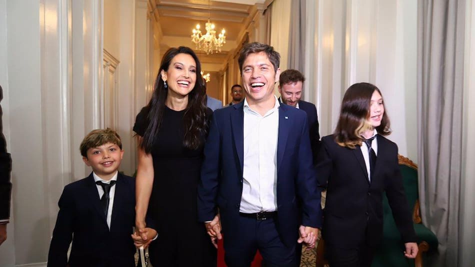 Axel Kicillof junto a su familia en su asunción como gobernador de la Provincia