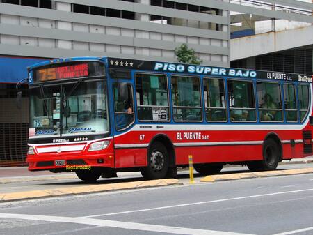 Línea de colectivo 75.