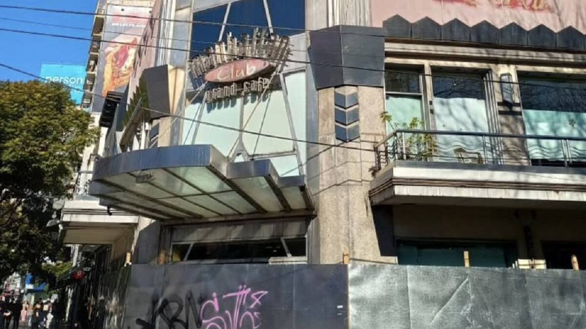 Manhattan Club Grand Café, ubicado sobre Av. Cabildo y La Pampa