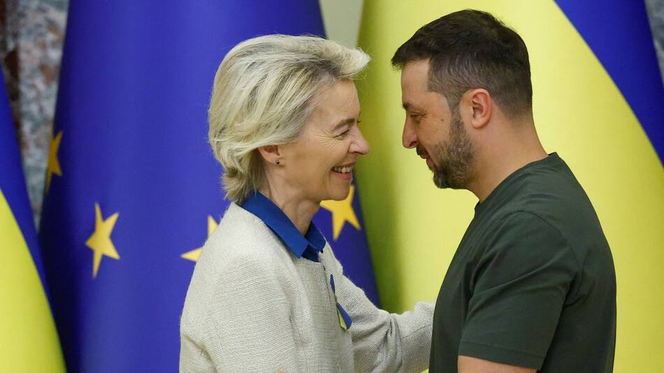 Ursula von der Leyen y Volodímir Zelenski en Ucrania. Foto: REUTERS.