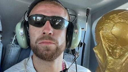 Alejandro Papu Gómez con la Copa del Mundo. Foto: NA.