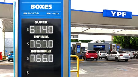 El descuento que ofrece YPF todos los lunes. Foto: NA.