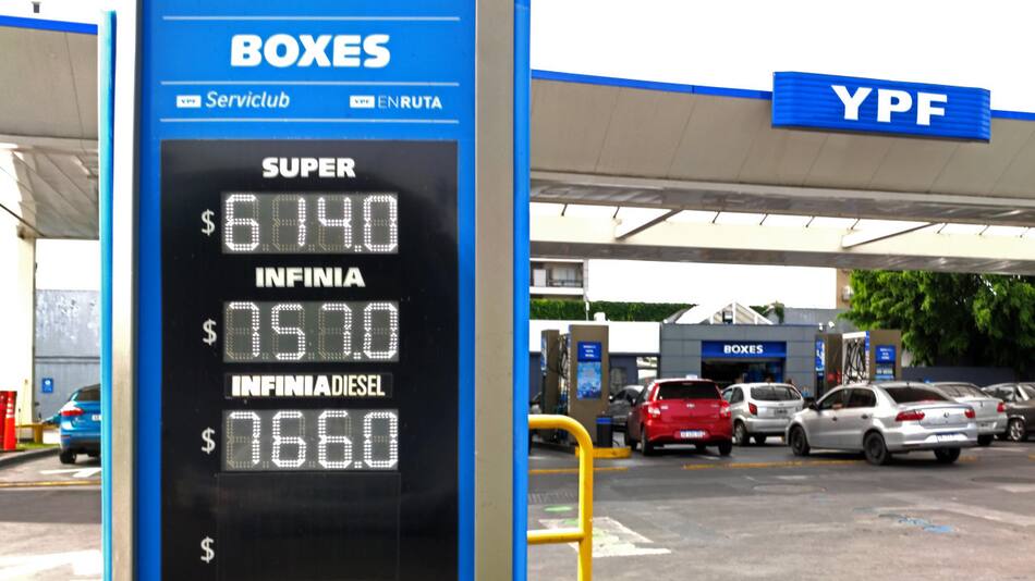 El descuento que ofrece YPF todos los lunes. Foto: NA.