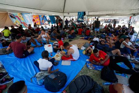 Migrantes entre Estados Unidos y México. Foto: Reuters.