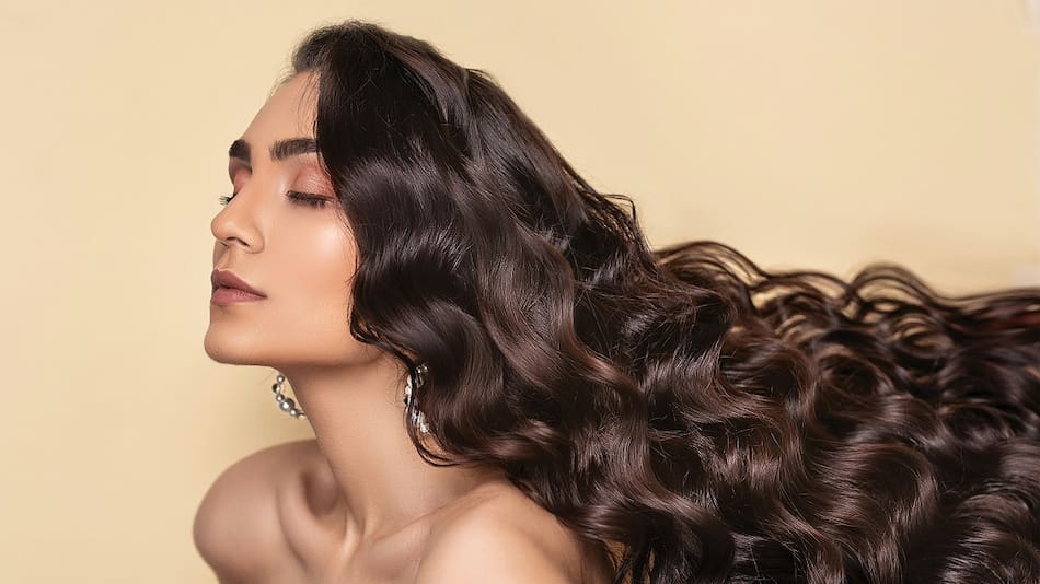 Pelo; cabello.