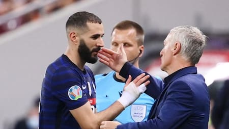 Karim Benzema y Didier Deschamps. Foto: REUTERS.