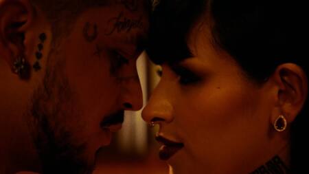 Christian Nodal y Cazzu en el video "Cazzualidades". Foto: YouTube Christian Nodal.