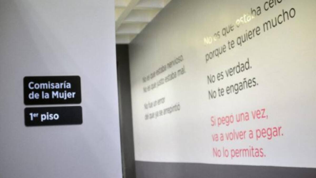 Un policía fue detenido acusado de abusar
