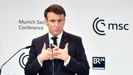 Macron pide intensificar apoyo a Ucrania. EFE