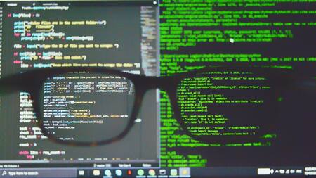 Alerta por un virus que viene en un comprobante bancario. Foto: Unsplash