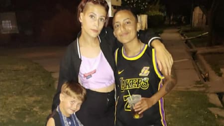 Lucio Dupuy con Magdalena Espósito Valenti y Abigail Páez. Foto: NA.