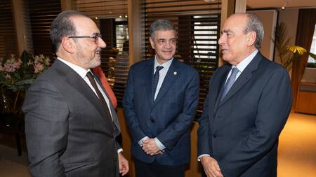 Guillermo Francos junto a Jorge Macri y al titular de la CAF, Sergio Díaz Granados.