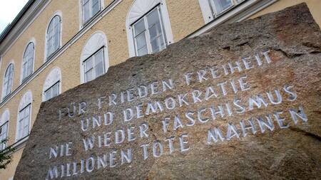 La fachada de la casa de Adolf Hitler en Austria. Foto: AFP