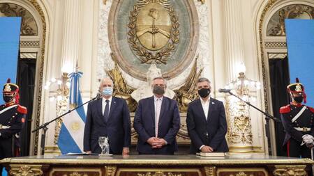 Alberto Fernández junto a Jorge Taiana y Juan Zabaleta, PRESIDENCIA