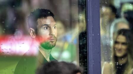 Lionel Messi viendo al Inter Miami en la final de la US Open Cup. Foto: EFE.