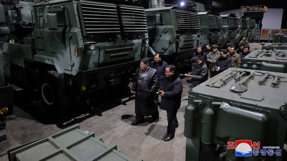 Kim Jong-un visita fábrica de misiles. Foto: Reuters.
