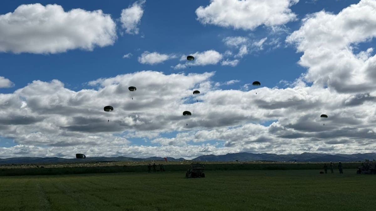 Armas, más de mil paracaídas y un despliegue único: el Ejército Argentino llevó a cabo el Ejercicio Pegaso