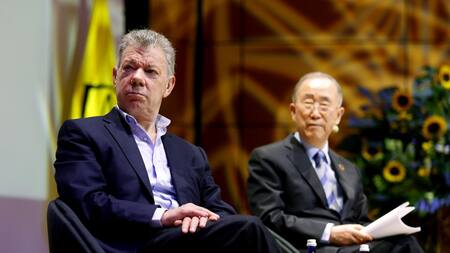 El ex secretario general de la ONU Ban Ki-moon (d), acompañado del expresidente de Colombia Juan Manuel Santos . Foto: EFE.