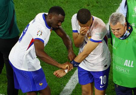 Mbappé se fracturó la nariz en el debut de Francia en la Eurocopa. Foto: Reuters