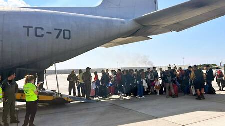 Vuelo de repatriación de argentinos desde Israel. Foto: NA.
