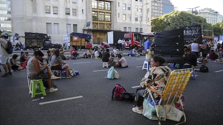 Acampe de Piqueteros frente al Ministerio de Desarrollo Social. Foto: Telam.