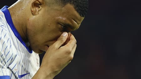 Mbappé se fracturó la nariz en el debut de Francia en la Eurocopa. Foto: Reuters