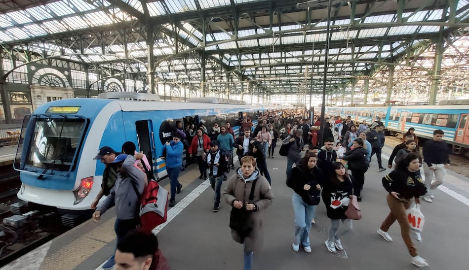 Demoras y cancelaciones en trenes. Foto: NA.