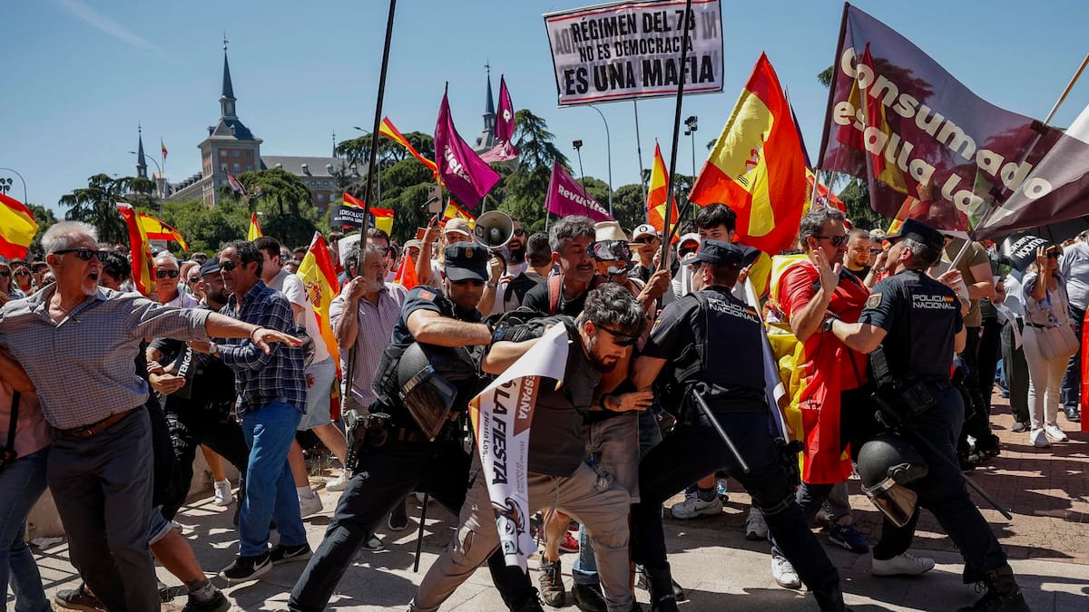 Protestas en España contra Pedro Sánchez y movilización masiva al grito de “acabar con la mafia del gobierno”