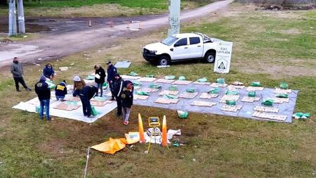 Camioneta con cargamento de marihuana, ruta 2