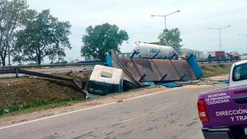 Choque fatal de camion de gas butano en Panamericana