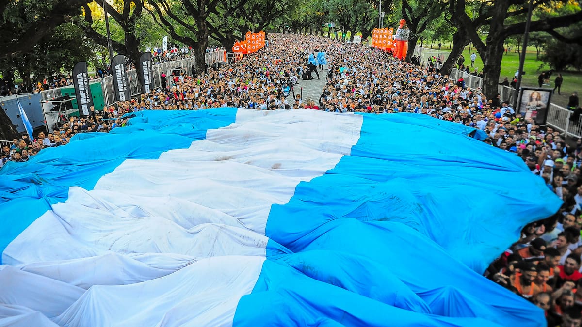 Con 50 años de historia, llega la carrera más patria de todas: se viene Fiestas Mayas, el evento imperdible del running argentino