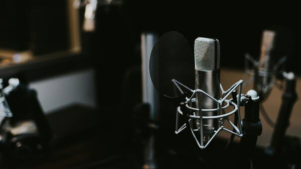 Google: una aplicación recopilará información para crear podcasts con inteligencia artificial