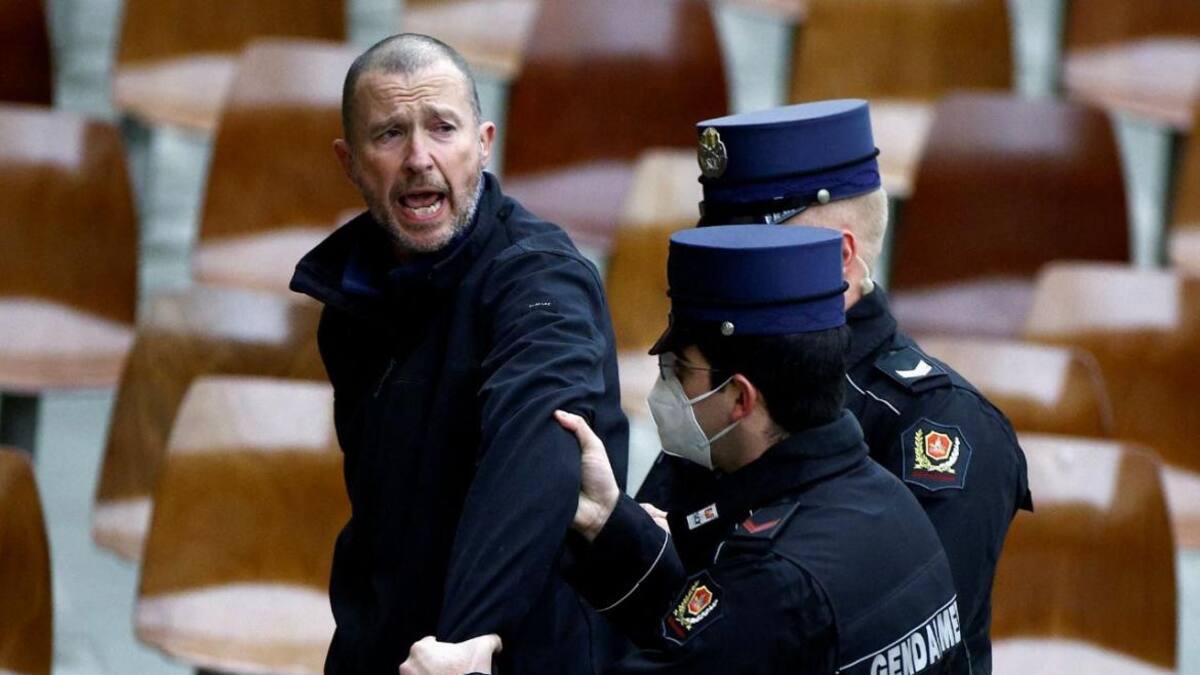 Hombre interrumpe audiencia en el Vaticano, EFE