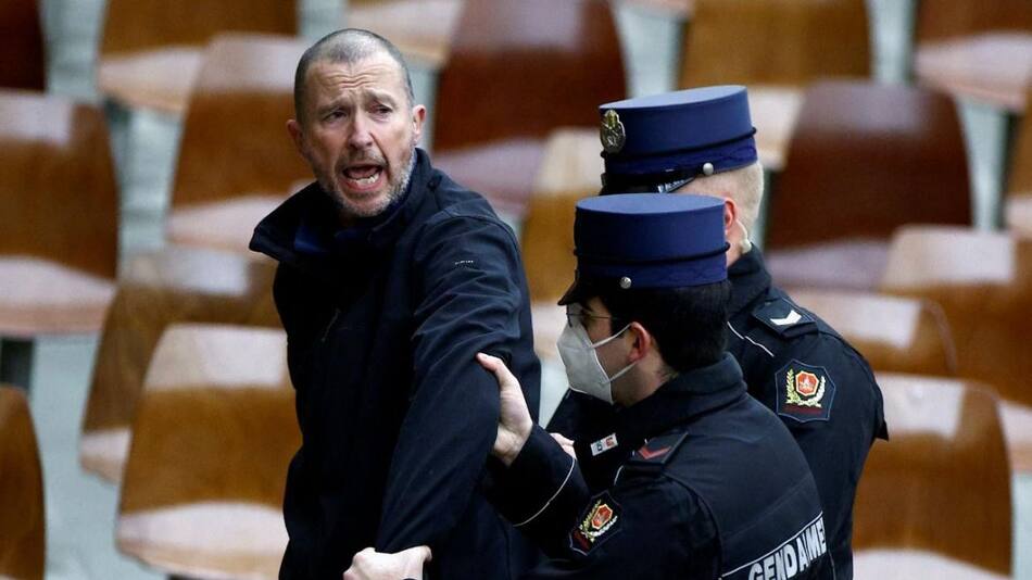 Hombre interrumpe audiencia en el Vaticano, EFE