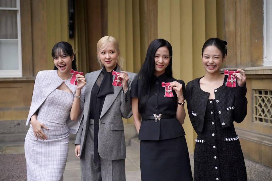 Carlos III recibió a Blackpink en el Palacio de Buckingham. Foto: Reuters