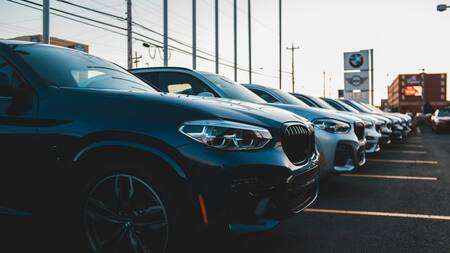 Autos. Foto: Unsplash.