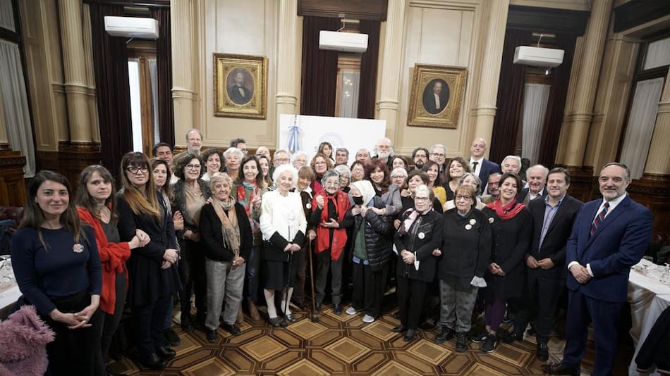 Cristina Fernández de Kirchner recibió a organismos de Derechos Humanos, Foto Twitter CFK