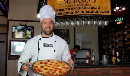 Matías Vuoso, el ex futbolista que es dueño de una pizzería. Foto: Instagram @emilianospizzasyensaladas
