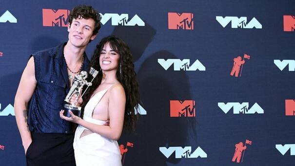 La mirada pícara de Camila Cabello a Shawn Mendes