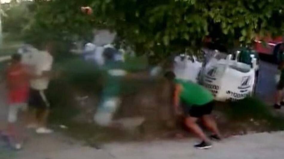 Violencia en el fútbol, enfrentamiento entre barras, NA