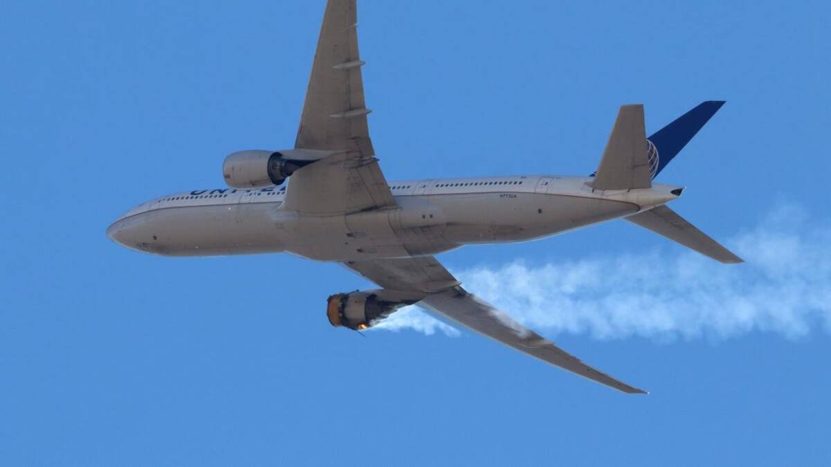 Avión con motor incendiado en Denver
